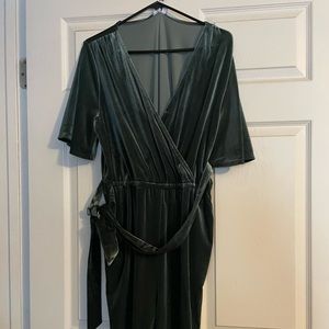 Velvet green jumpsuit with pockets